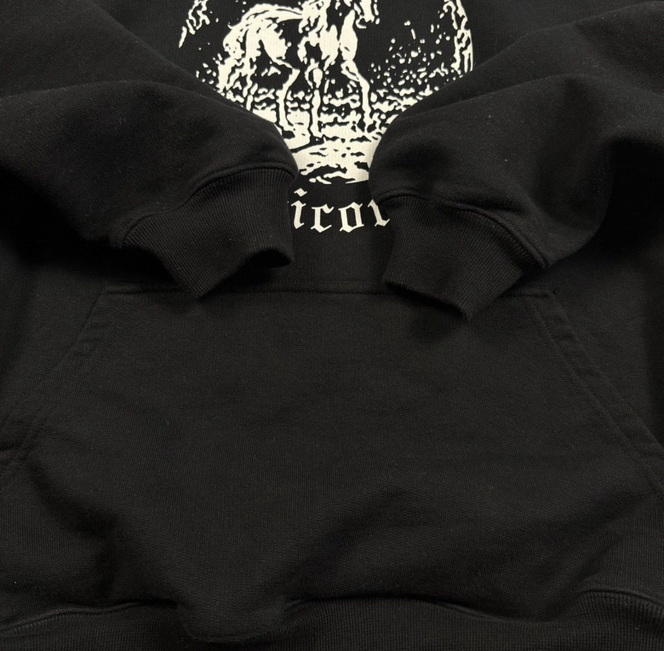 Vêtements ‘Unicorn’ Antwerp Black Negative Motif Hoodie
