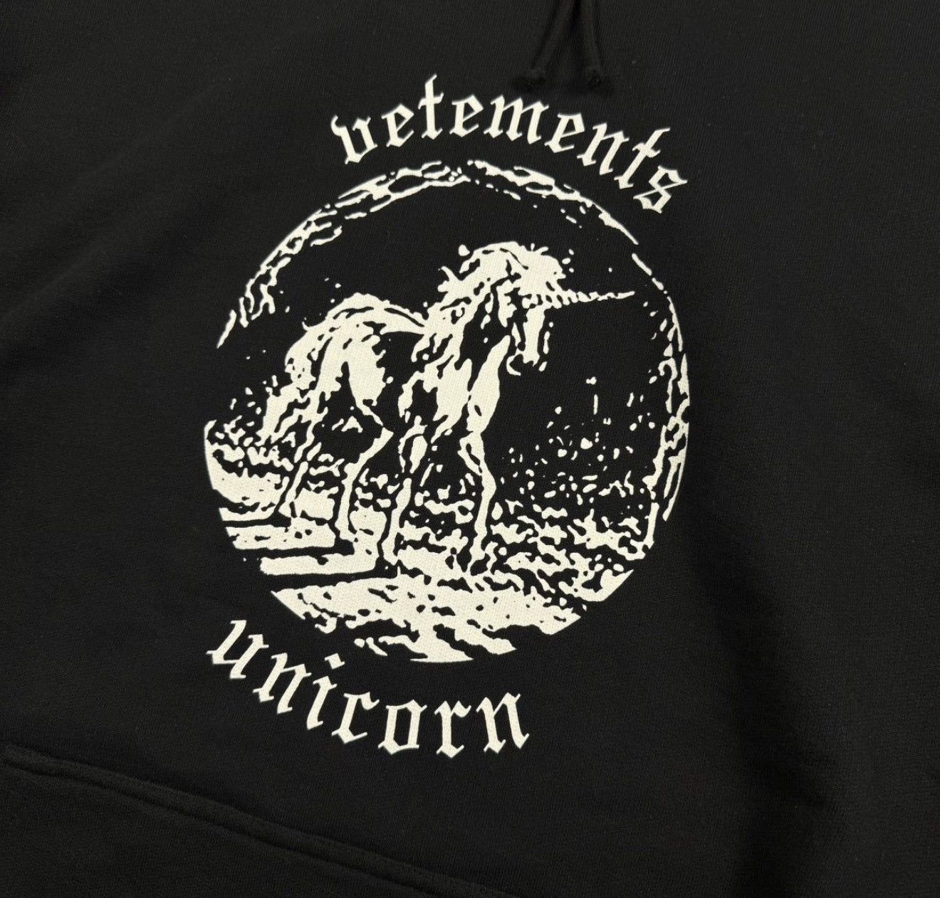 Vêtements ‘Unicorn’ Antwerp Black Negative Motif Hoodie