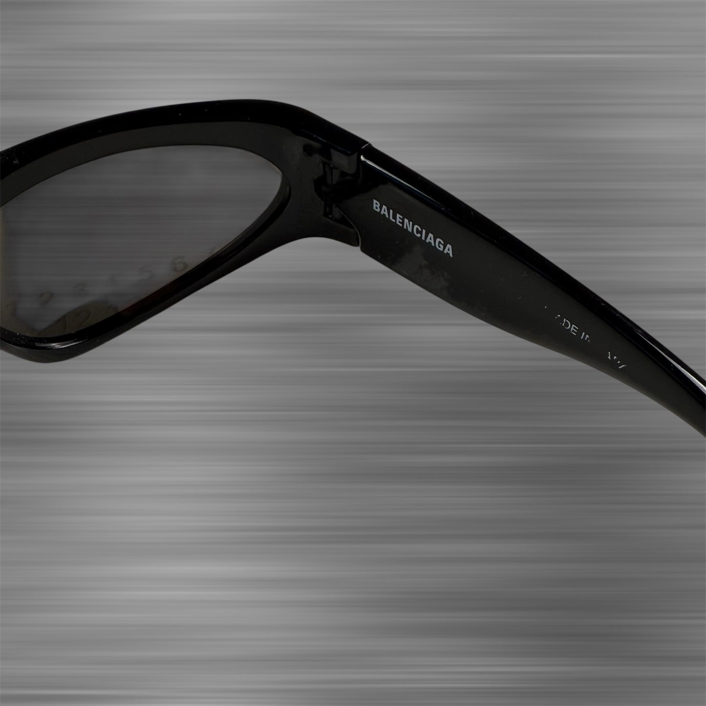 Balenciaga SWIFT OVAL SUNGLASSES IN BLACK