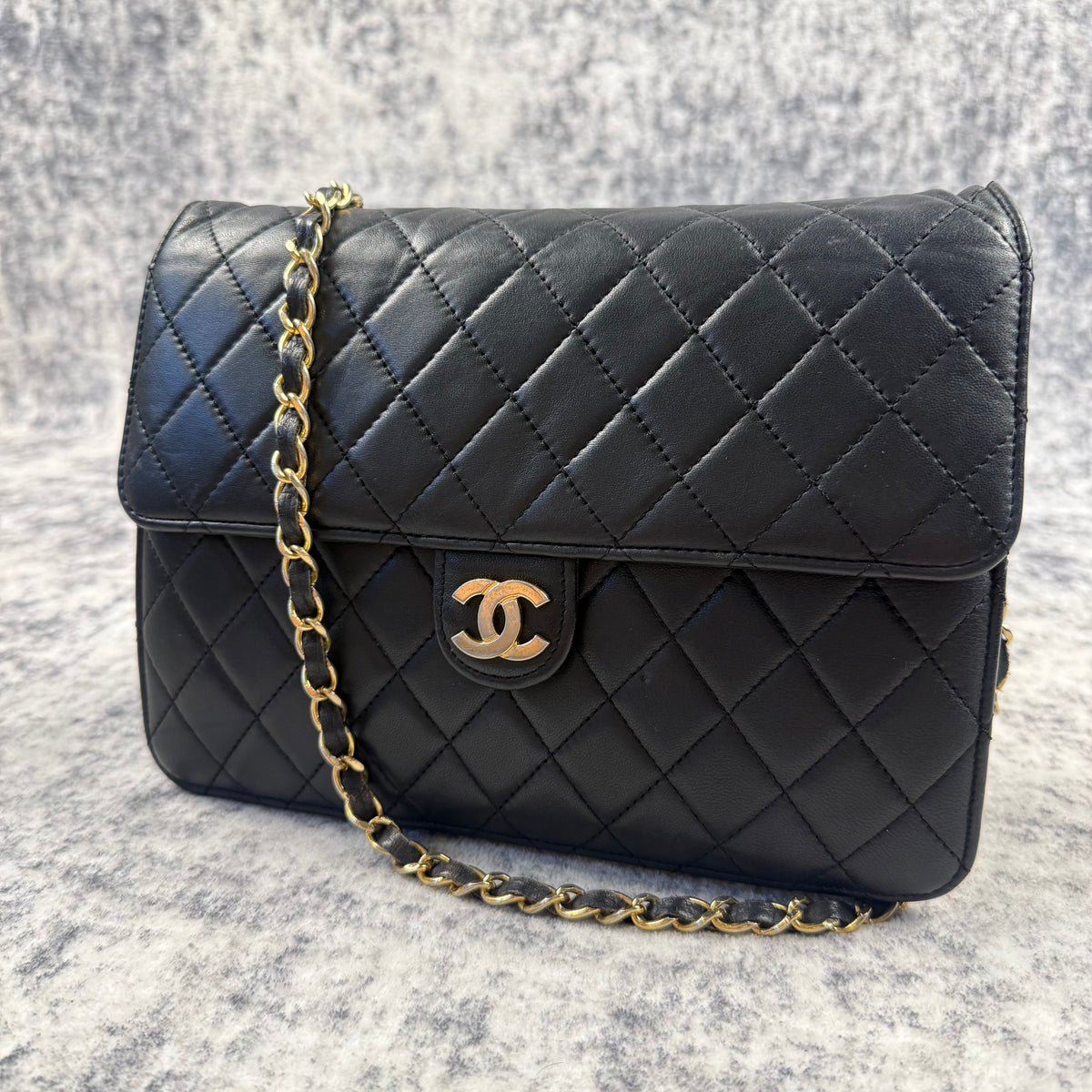 Chanel 1980s–1990s Black Quilted Leather CC Logo Chain Shoulder Bag