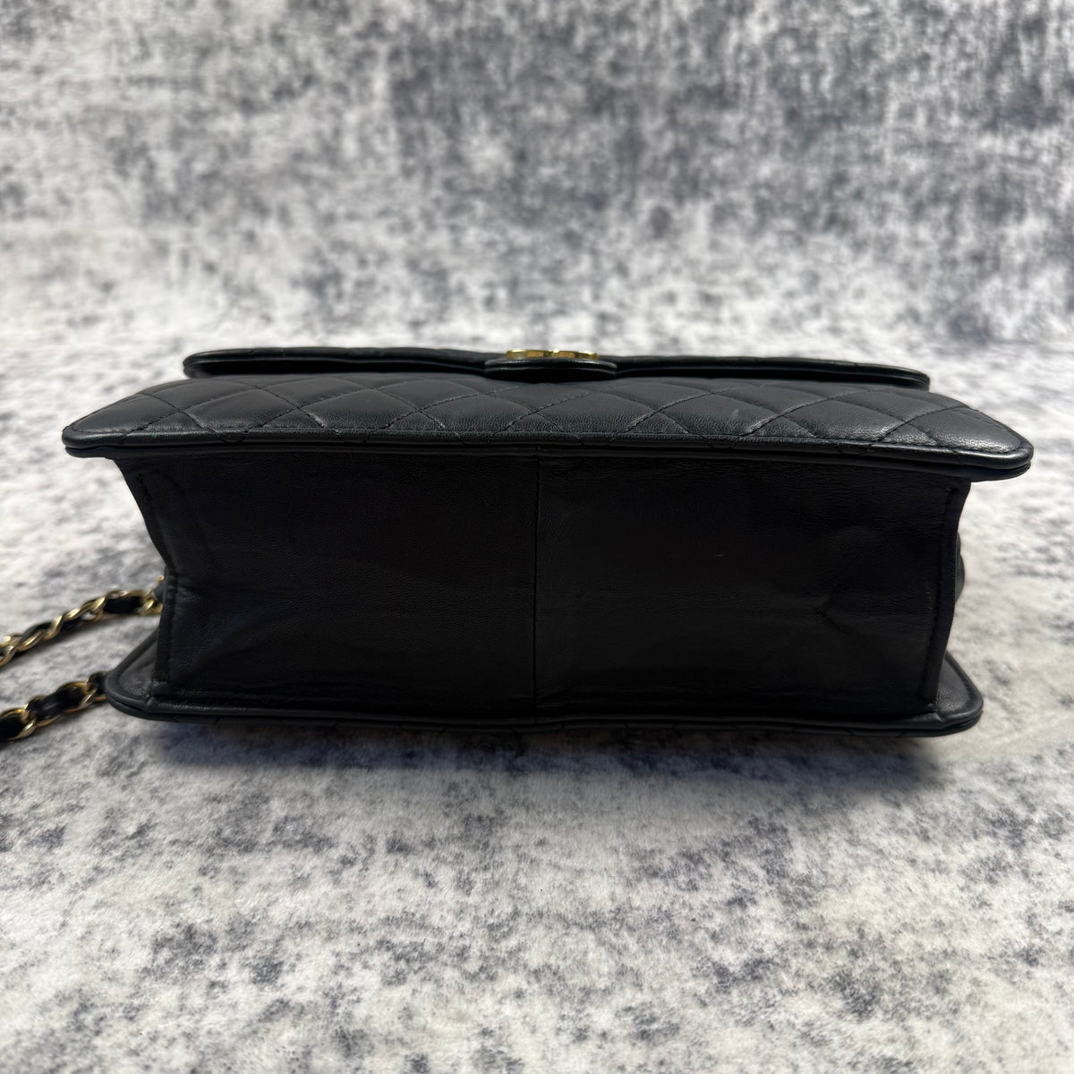 Chanel 1980s–1990s Black Quilted Leather CC Logo Chain Shoulder Bag