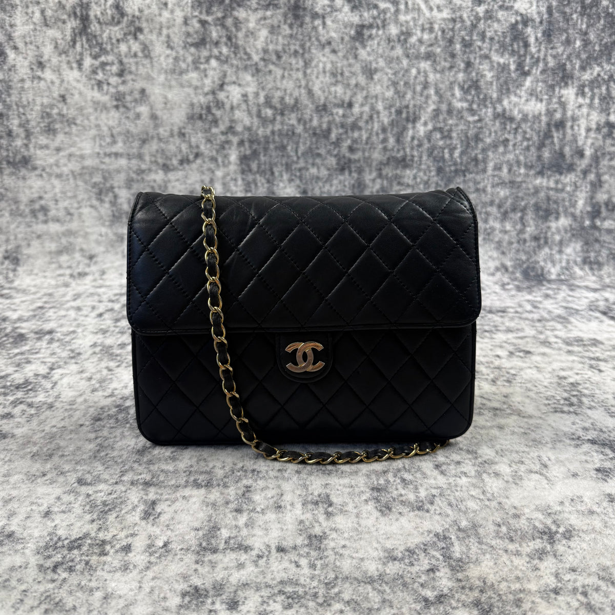 Chanel 1980s–1990s Black Quilted Leather CC Logo Chain Shoulder Bag