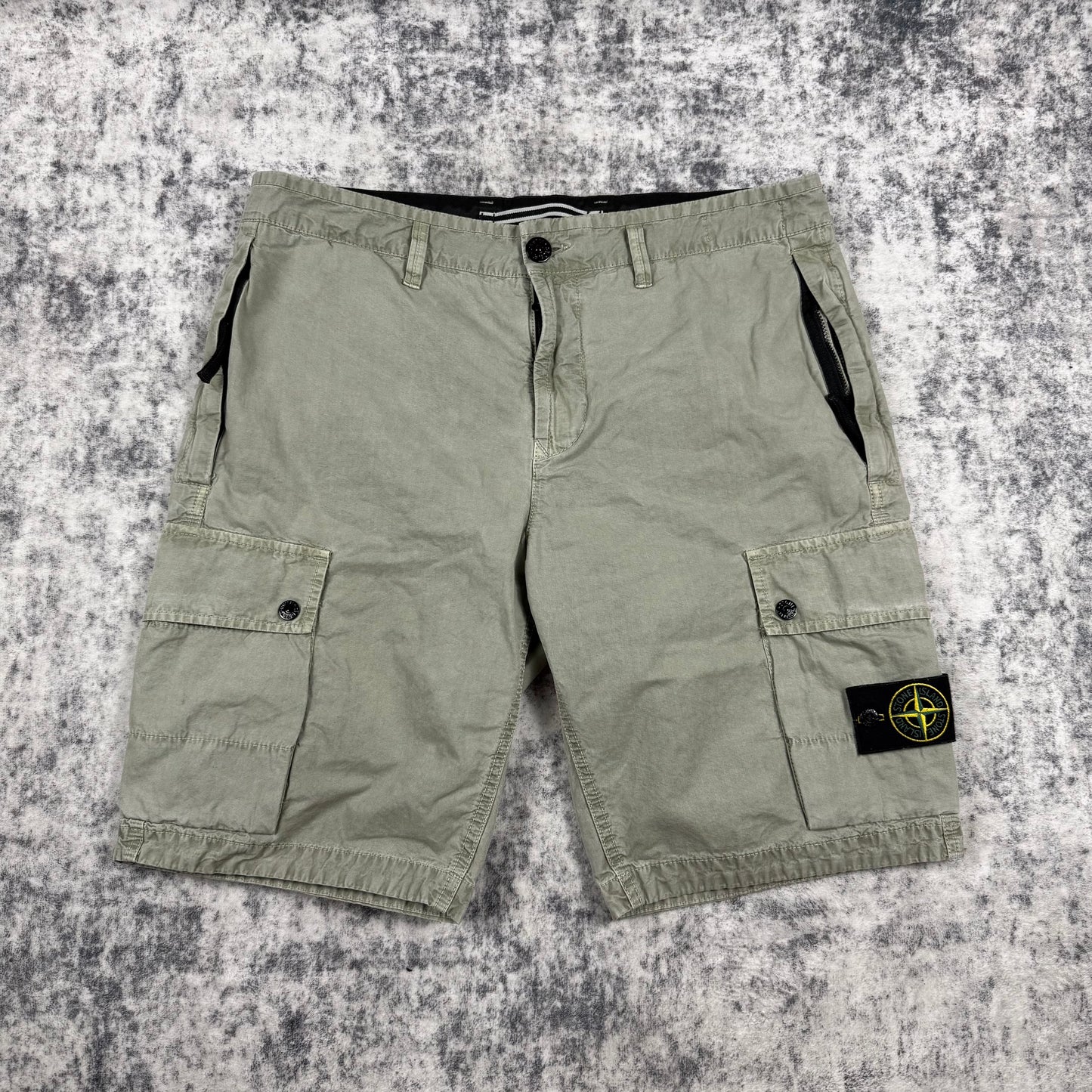 Stone Island Patch Cargo Shorts ‘Sage Green’