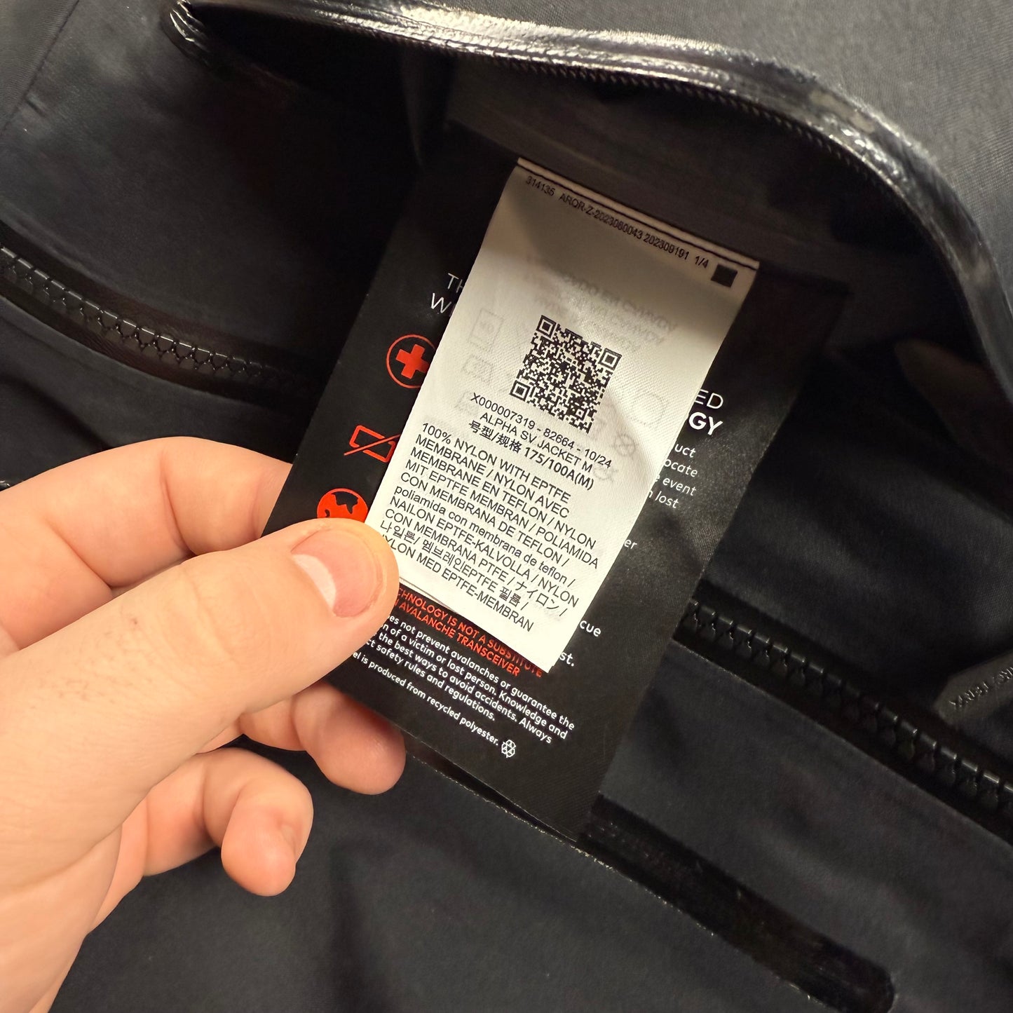 Arc’teryx Alpha Sv ‘Black’ Gore-Tex Jacket