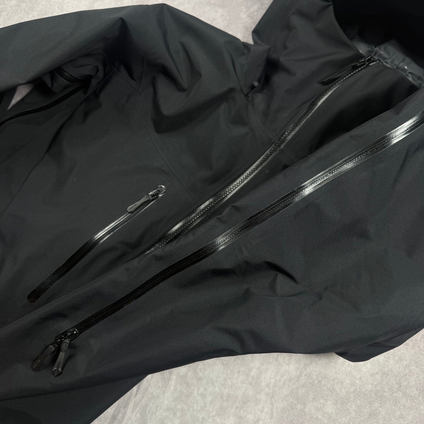 Arc’teryx Alpha Sv ‘Black’ Gore-Tex Jacket