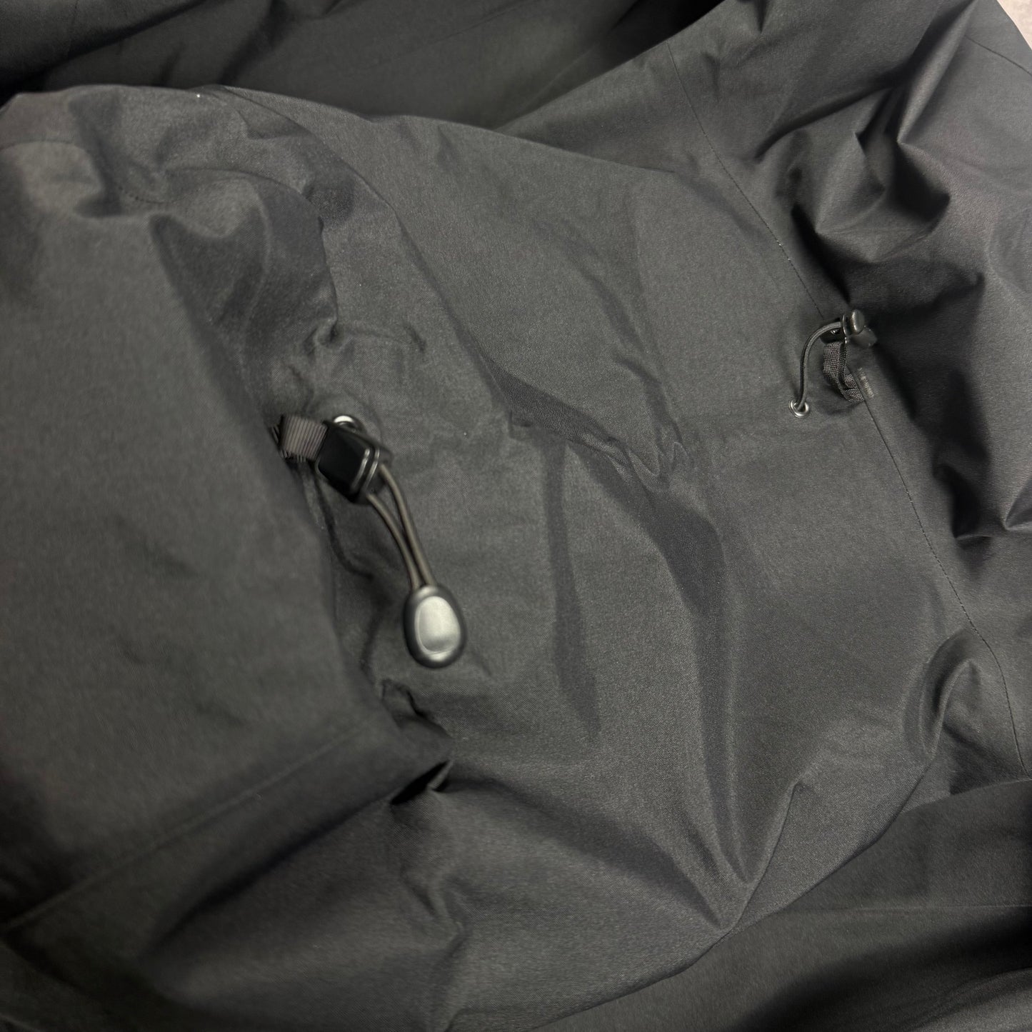Arc’teryx Alpha Sv ‘Black’ Gore-Tex Jacket
