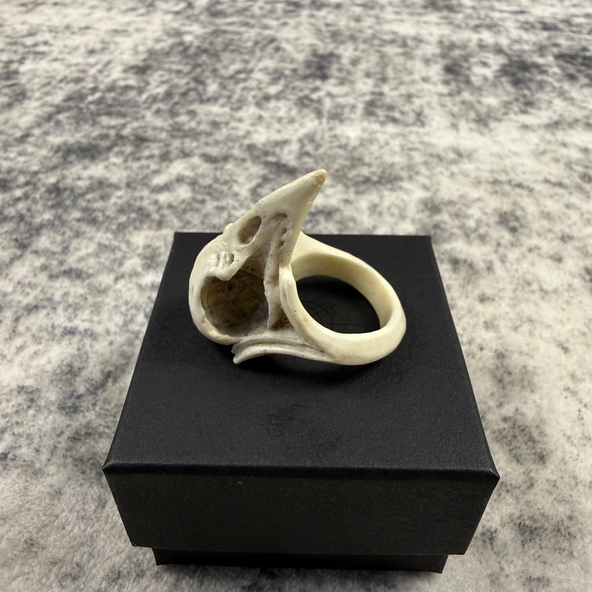 Macabre Gadgets Raven Skull White Ring