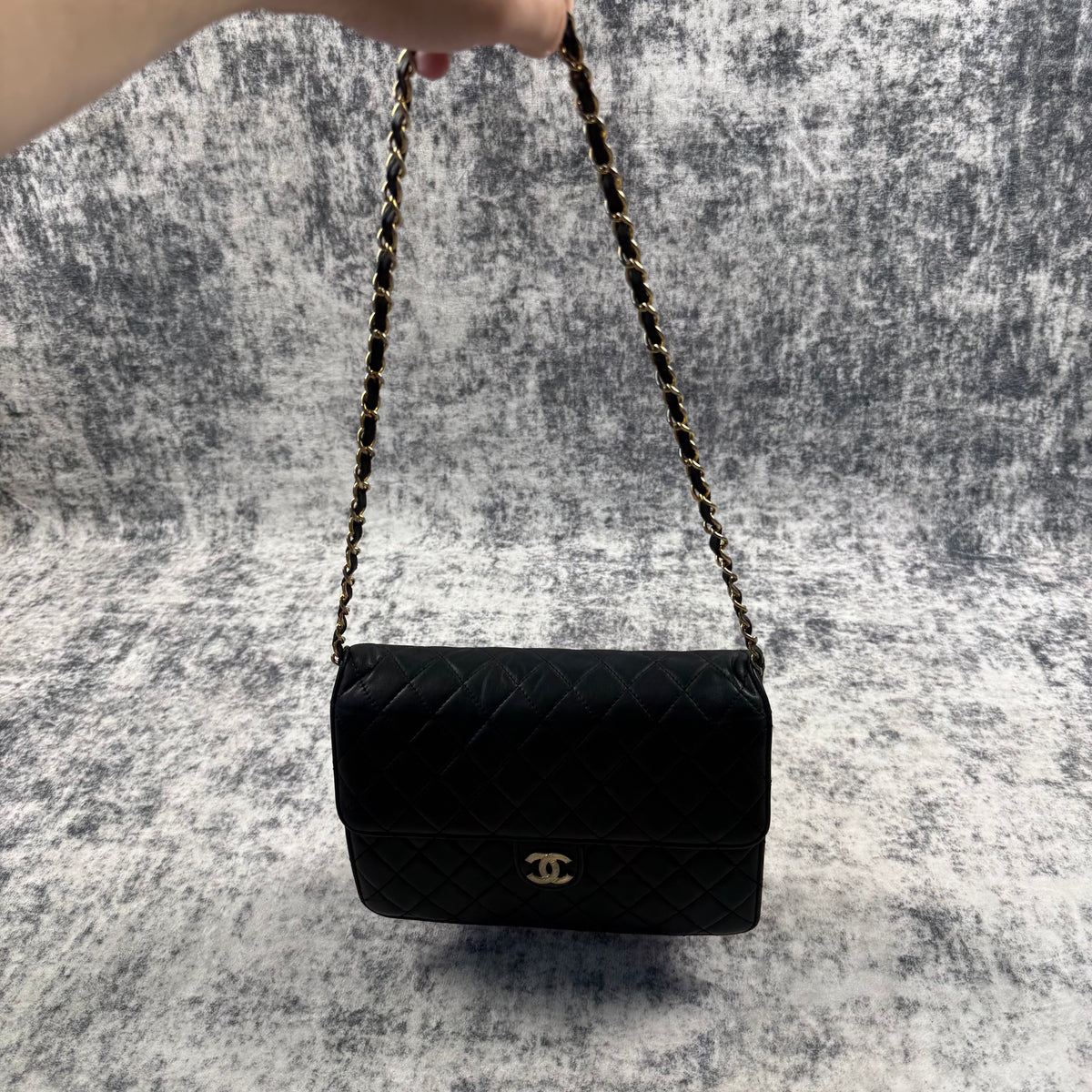 Chanel 1980s–1990s Black Quilted Leather CC Logo Chain Shoulder Bag