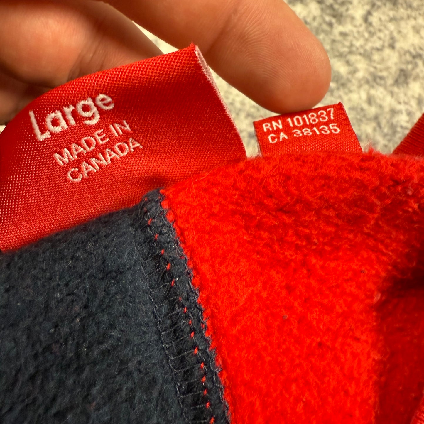 Supreme FW/18 Split ‘Red/Navy’ Crewneck
