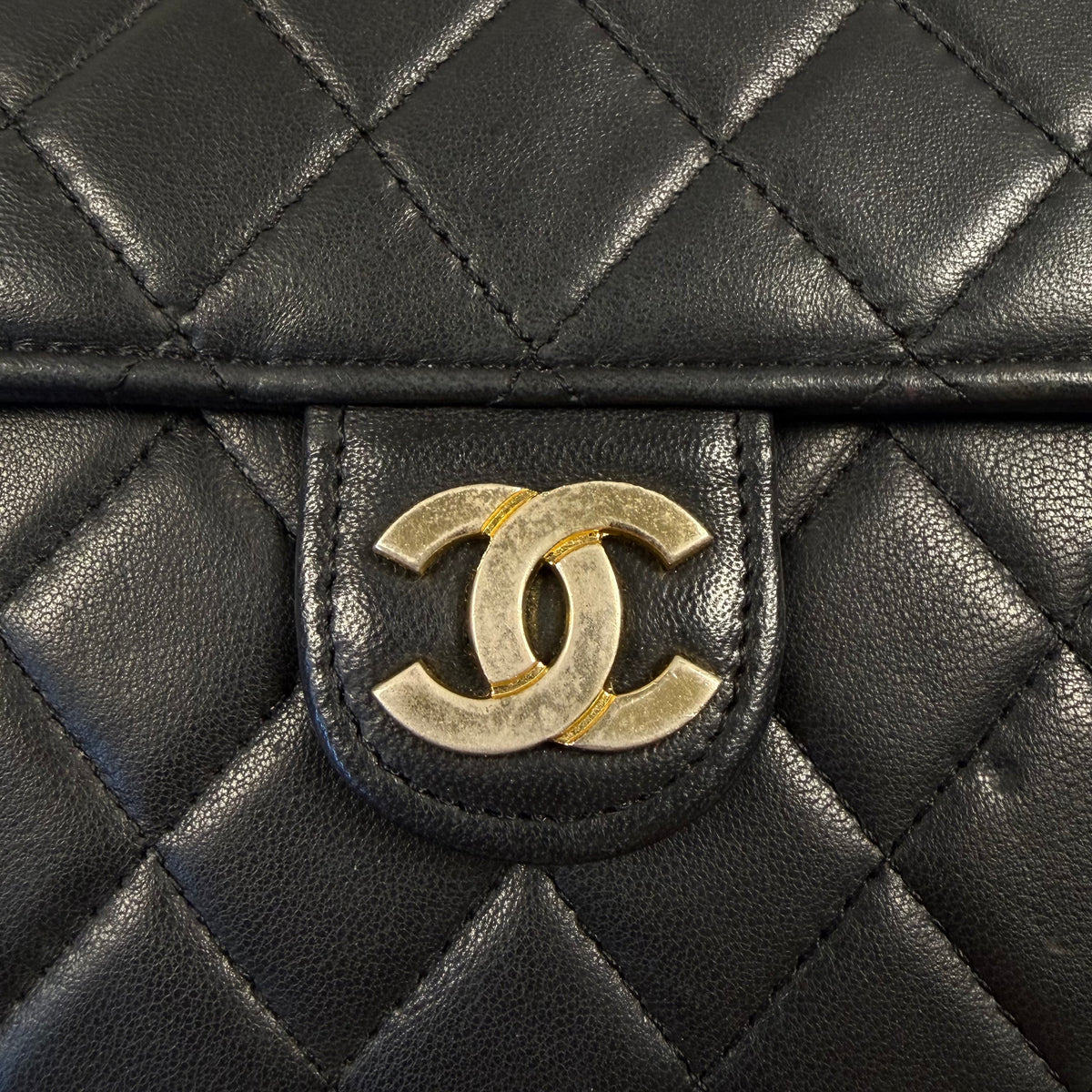 Chanel 1980s–1990s Black Quilted Leather CC Logo Chain Shoulder Bag